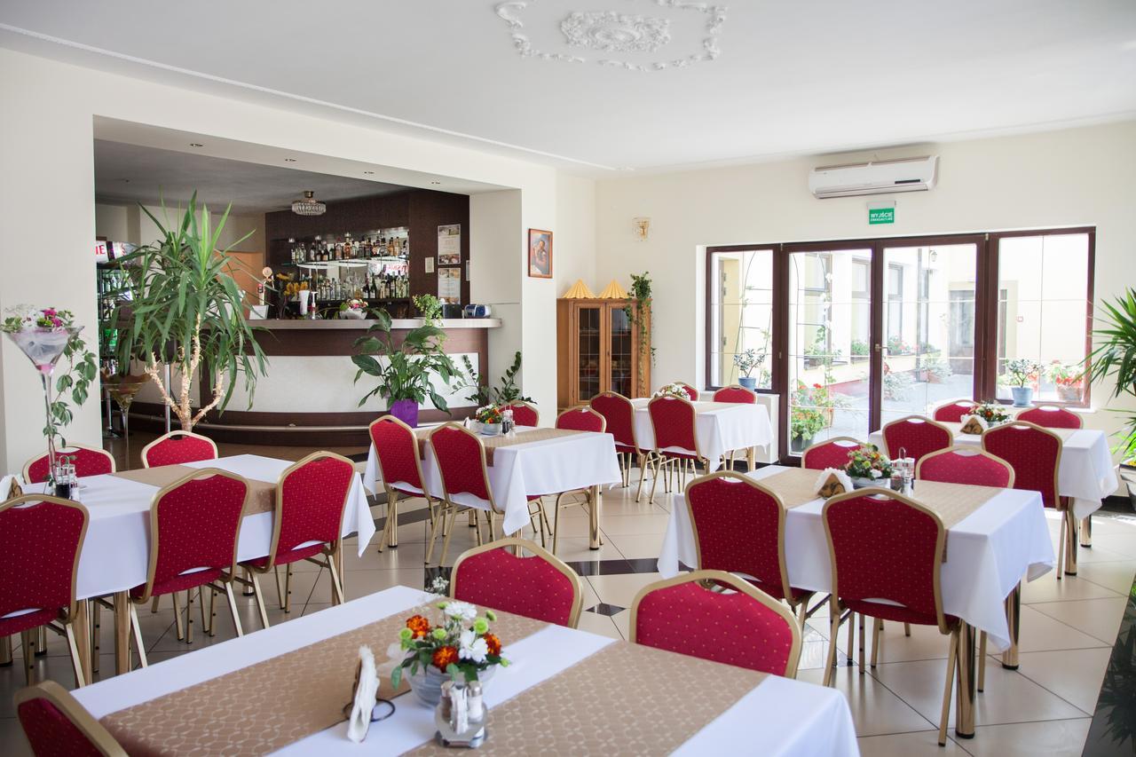Zacisze Hotel Ulan Ngoại thất bức ảnh
